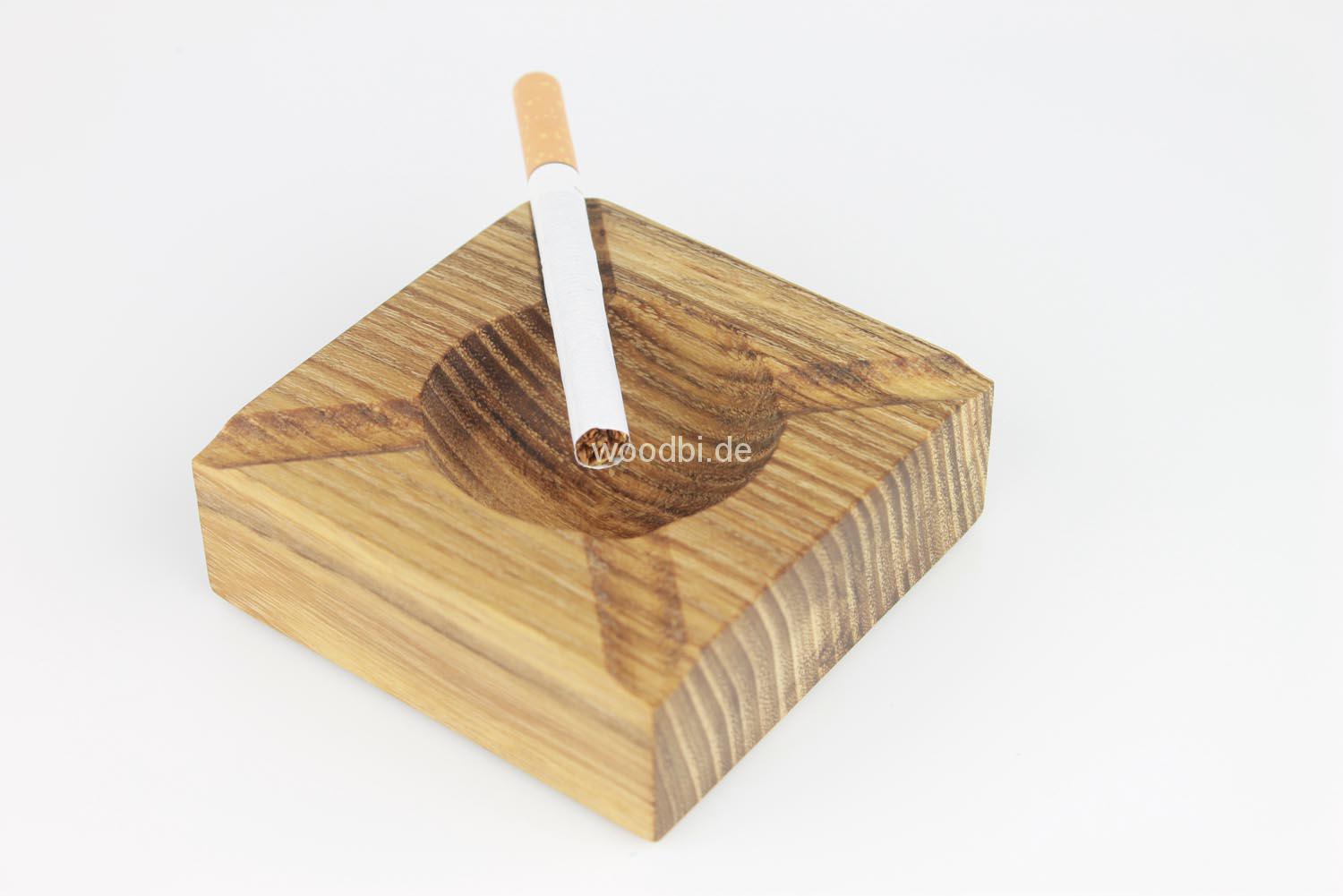 Aschenbecher "HERMIPPE" aus Holz Akazie Aschenbecher "HERMIPPE" aus Holz Akazie