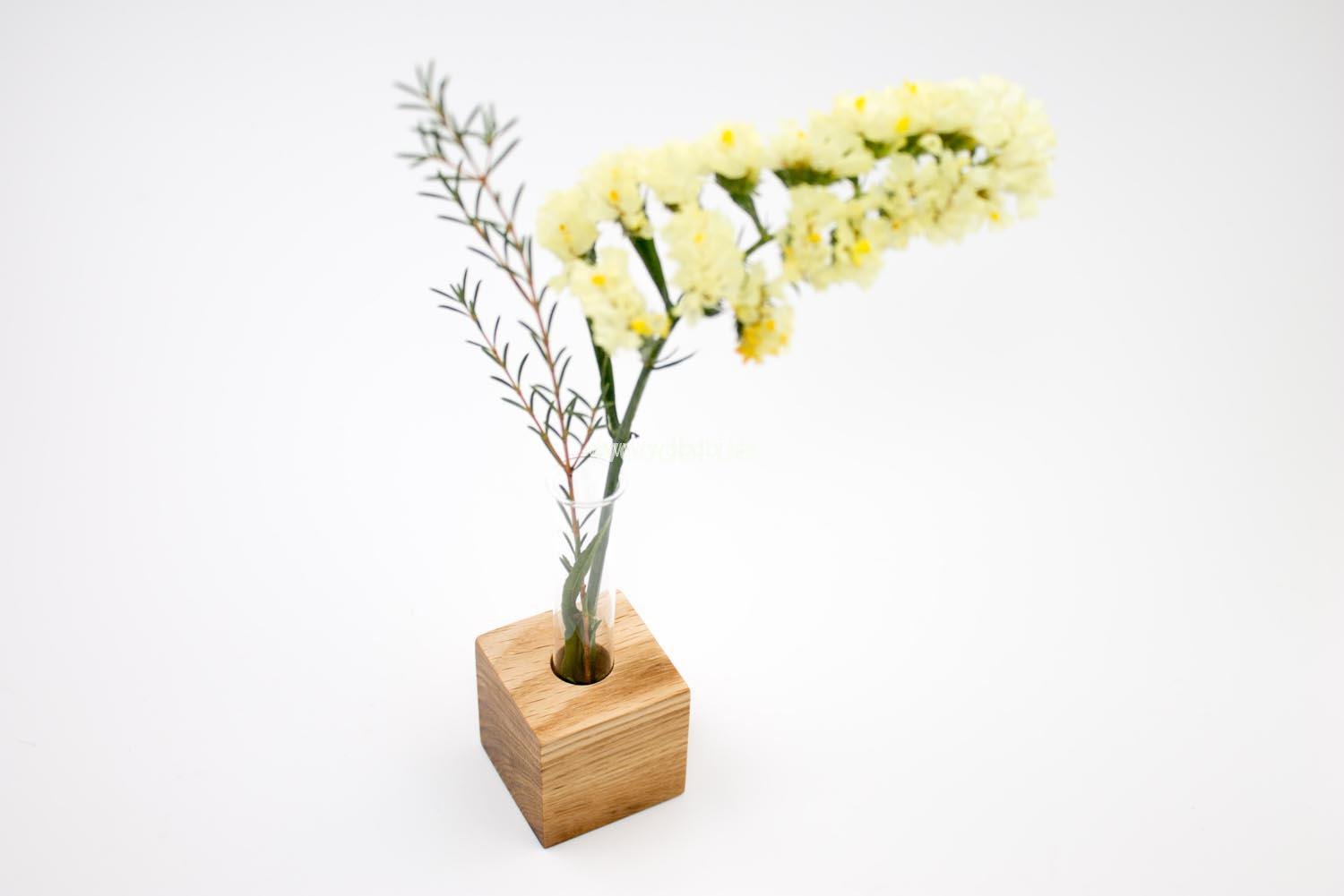 Blumenvase aus Holz - Eiche Blumenvase aus Holz - Eiche