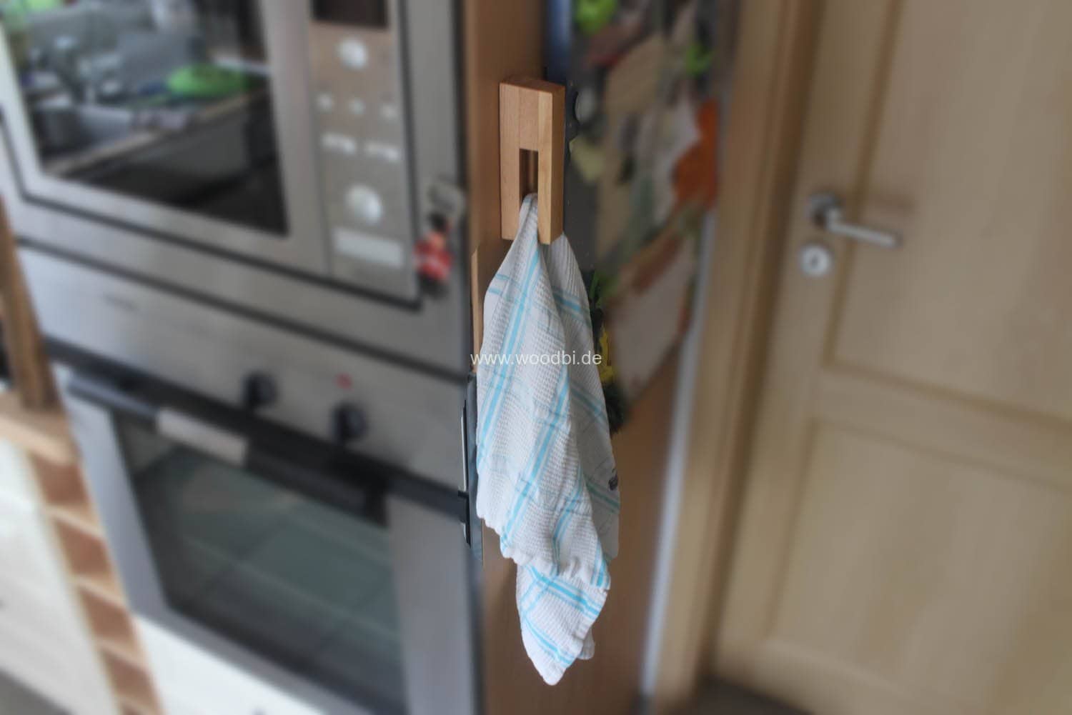 Handtuchhalter aus Holz haftet auf jeder Oberfläche