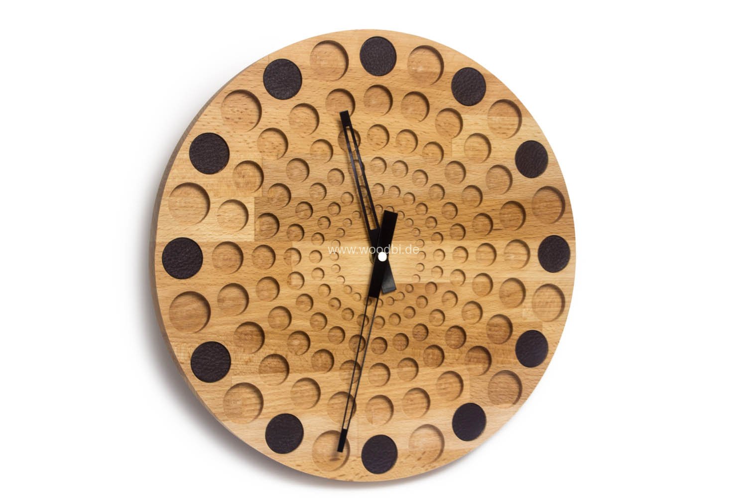 Wanduhr aus Holz und Leder mit langen Zeigern Hersteller