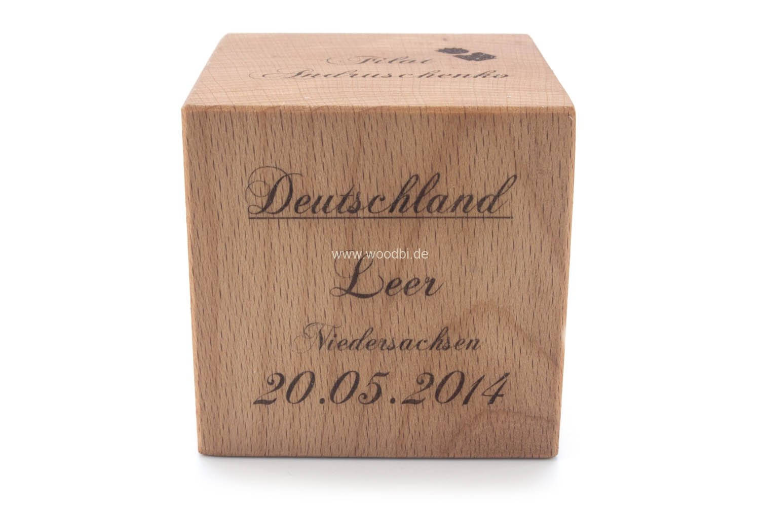 Holzwürfel mit Lasergravur Daten Kind