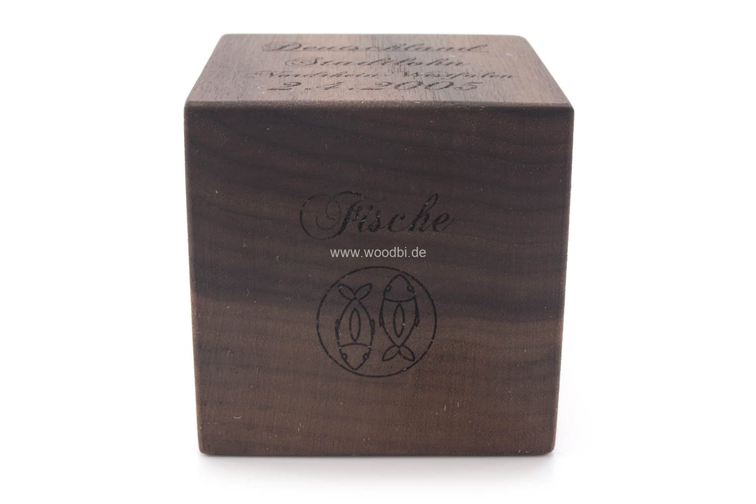 Würfel aus Holz mit Gravur personalisiert