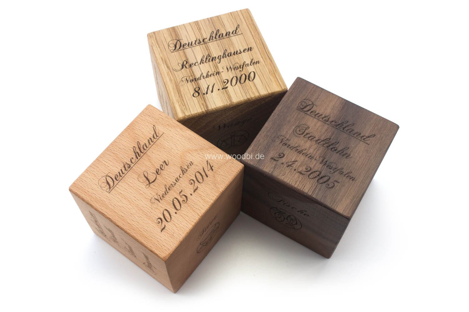 Würfel aus Holz mit Gravur verschiedene Holzarten