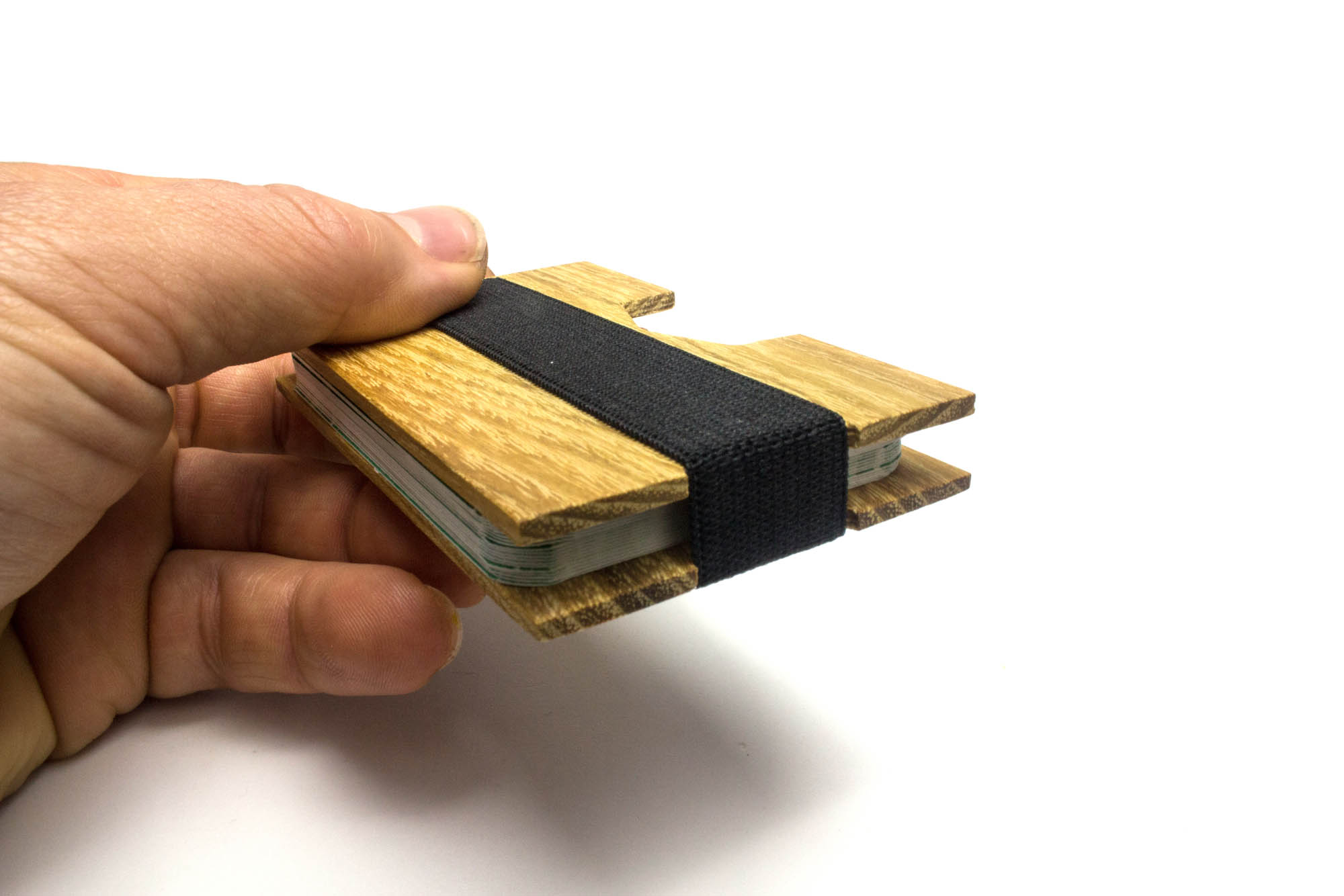 Visitenkartenetui in der Hand